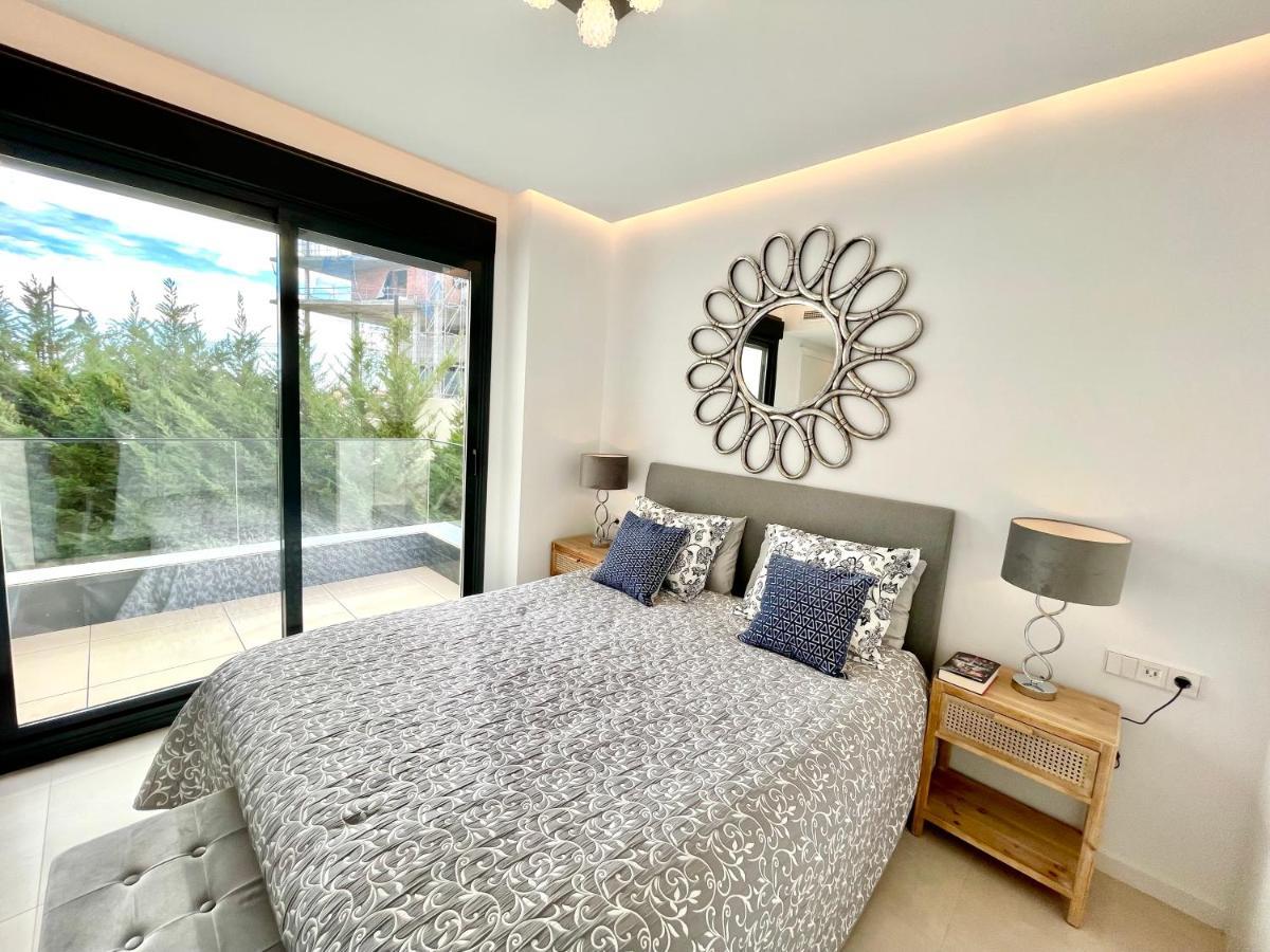 Luxury 3 Bedroom Apartment 300M From The Beach Fuengirola Exterior photo