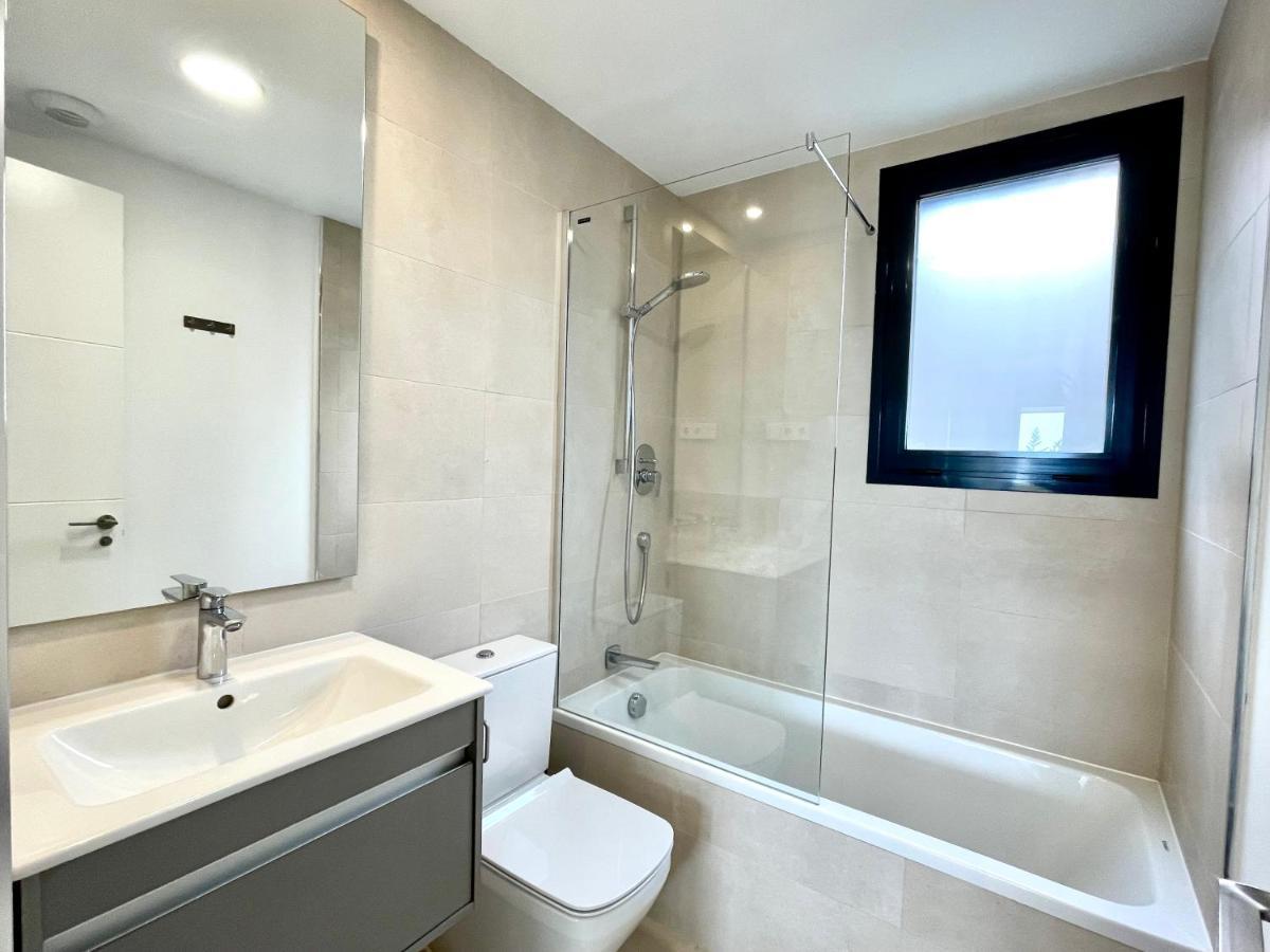 Luxury 3 Bedroom Apartment 300M From The Beach Fuengirola Exterior photo