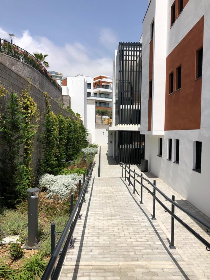Luxury 3 Bedroom Apartment 300M From The Beach Fuengirola Exterior photo